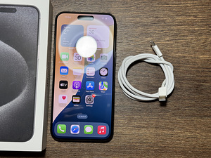 Apple iPhone 15 Pro Max 256gb, Black Titanium (1 foto / 3)
