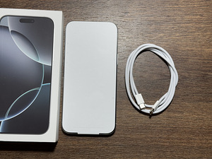 UUS Apple iPhone 16 Pro Max 256gb, White Titanium (1 foto / 2)