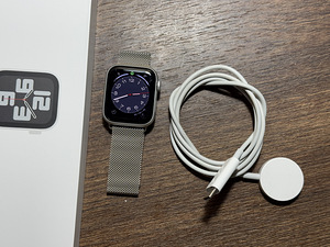 Apple Watch SE 2022, 2nd gen, 40mm, Silver GPS (1 foto / 3)
