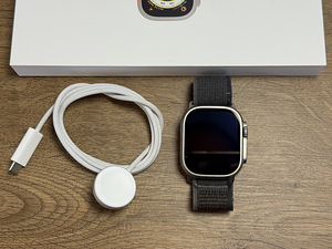 Apple Watch Ultra 1st Gen, 49mm, Titanium Cellular + GPS (2 foto / 3)