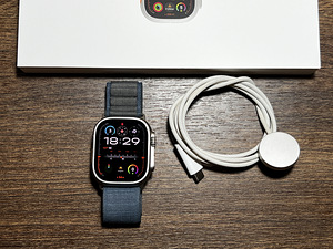 Apple Watch Ultra 2nd Gen, 49mm, Titanium Cellular + GPS (1 foto / 3)