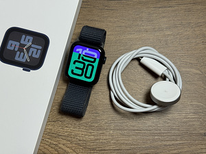 Apple Watch SE 2nd gen 2022, 40mm, Midnight (1 foto / 3)