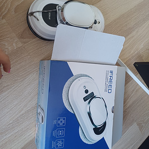 Aknapesu robot (2 foto / 2)