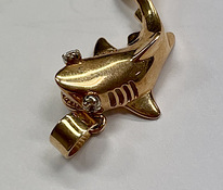 Своеобразный золотой кулон Акула (585/14К)
