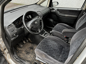 Opel zafira (5 foto / 5)