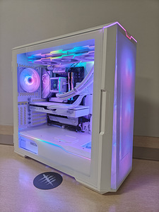 PC 9800x3D, 360 AIO, B650 Edge, DDR5 32GB, SSD 2TB, RTX 5070 (1 foto / 8)