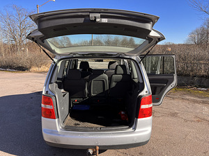 Volkswagen Touran 2006 (1 foto / 9)