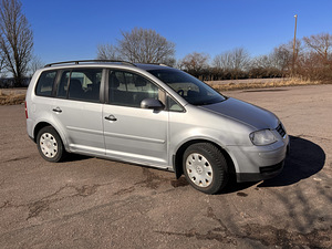 Volkswagen Touran 2006 (7 foto / 9)