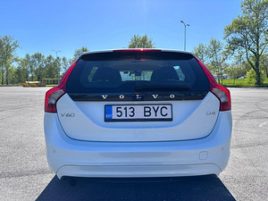 Volvo V60 2.0 TDI 120kW, 2013a (4 foto / 15)