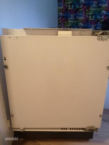 Встроенный холодильник Whirlpool (фото #3)