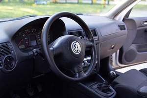 Volkswagen Golf 4 1.6 74kw (7 foto / 13)