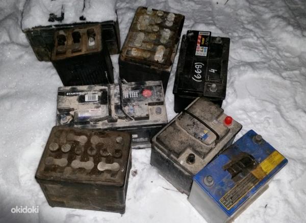 Старые автомобильные аккумуляторы (фото #1)