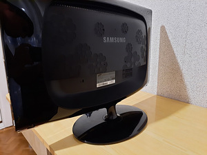 23.6" Monirot Samsung SyncMaster 2433LW, 1920x1080, TN (2 foto / 3)