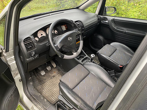 Opel Zafira OPC (7 foto / 9)