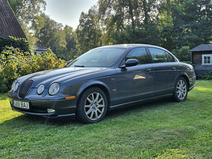 Jaguar S-Type (1 фото из 13)