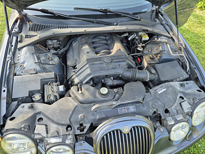 Jaguar S-Type (12 фото из 13)
