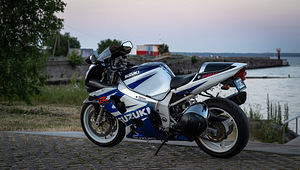 Suzuki GSX-R 750 (2 foto / 3)