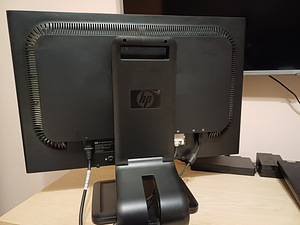Komplekt : HP Compaq LA2405x Kuvar / Monitor (7 foto / 8)