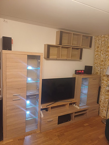 Sonoma elutoa sektsioon-kapp TV alusega ja LED valgustusega (1 foto / 8)