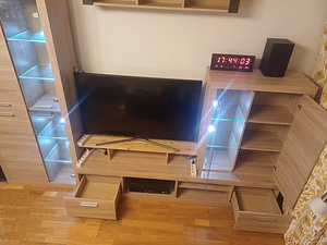 Sonoma elutoa sektsioon-kapp TV alusega ja LED valgustusega (8 foto / 8)
