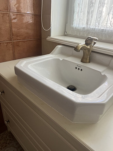 Valamukapp, valamu, segisti ja integreeritud kapiga masinale (2 foto / 6)