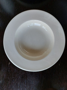 Nõusid, 4 taldrikut, 4 supitaldrikut, 4 tassi (3 foto / 5)
