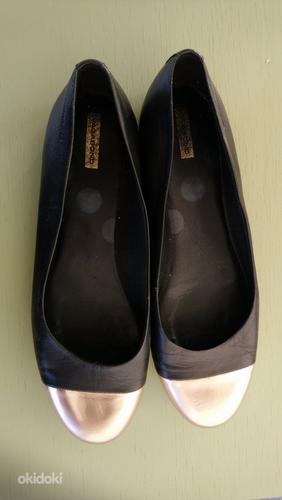Черные туфли Vagabond с золотым мыском. № 42 (фото #1)