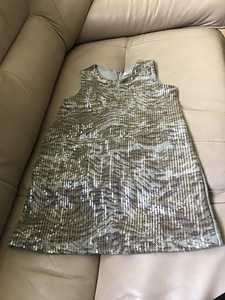 Нарядное платье фирмы MANAI , размер 110-116см.