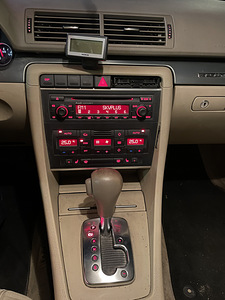 Audi A4 B7 147kw 2.0TFSI Quattro ATM Bensiin (9 foto / 11)