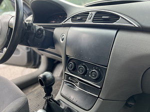 Renault Laguna Elegance (9 фото из 12)