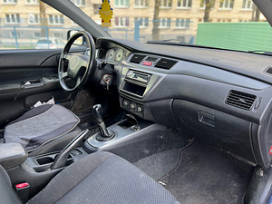 Mitsubishi Lancer (7 foto / 12)