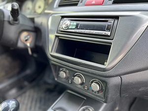 Mitsubishi Lancer (9 foto / 12)