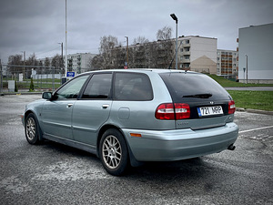 Volvo V40 рестайлинг (3 фото из 14)