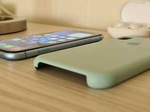 Apple iPhone XR 64GB Blue, Xiaomi Buds (2 foto / 7)