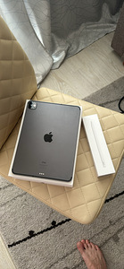 iPad Pro 11-inch 256GB (2nd generation) WiFi + cellular (2 foto / 2)
