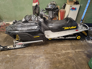 Ski-doo Bombardier 800 (1 foto / 7)