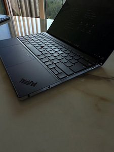 Lenovo Thinkpad Z13 32GB DDR5 1TB 4K Touchscreen (8 foto / 8)