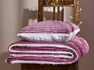 Dormeo Warm Hug roosa komplekt: pleed 130x90 ja 2 patja, uus (3 foto / 6)