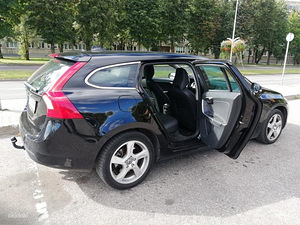 Продам VOLVO V 60 (2 фото из 3)