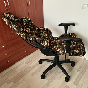 Компьютерное кресло (3 фото из 3)