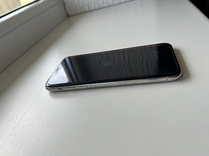 iPhone X Valge 64gb (1 foto / 5)
