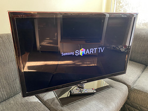 40" Samsung UE40D5500RW (1 foto / 3)