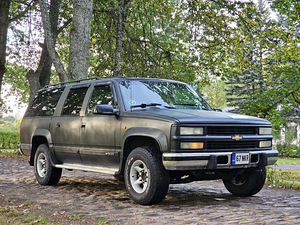 Chevrolet Suburban (4 фото из 8)
