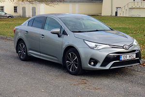 Toyota Avensis Active plus Navi 1.8 108kW (4 foto / 12)