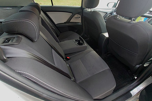 Toyota Avensis Active plus Navi 1.8 108kW (11 foto / 12)
