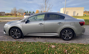 Toyota Avensis Active plus Navi 1.8 108kW (12 foto / 12)