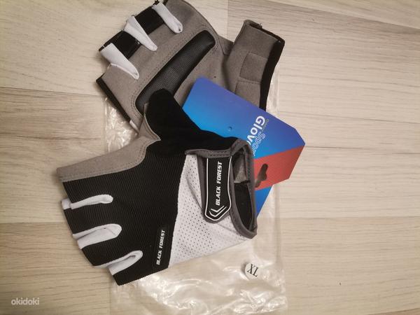 Спортивные перчатки разных моделей и размеров. (фото #3)