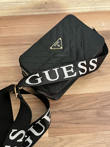 Новая сумка Guess реплика (1 фото из 3)