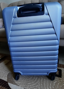 Новый чемодан 66х45х26- 62 L, вес 3.2 кг