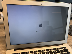 Macbook Air 13 i5, 4GB, 128SSD (2 foto / 8)